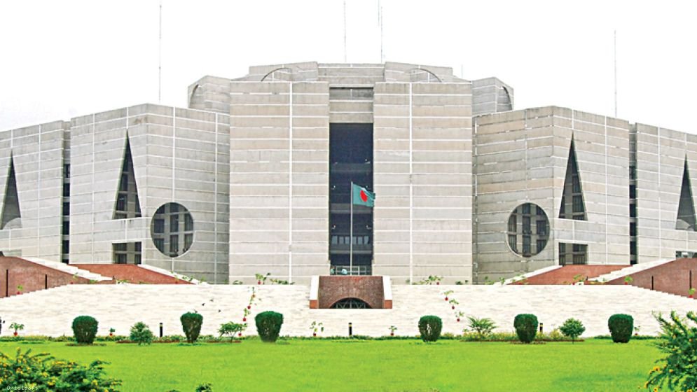 সংসদ এলাকায় ঘোলা পানি, ‘পেট খারাপ হয়েছিল’ চিফ হুইপের