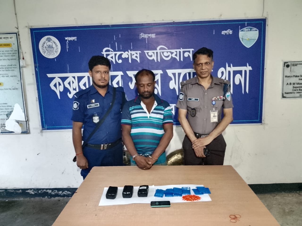 কক্সবাজার সদর থানা পুলিশের অভিযানে ৮ হাজার ইয়াবাসহ পিকআপ জব্দ,আটক-১